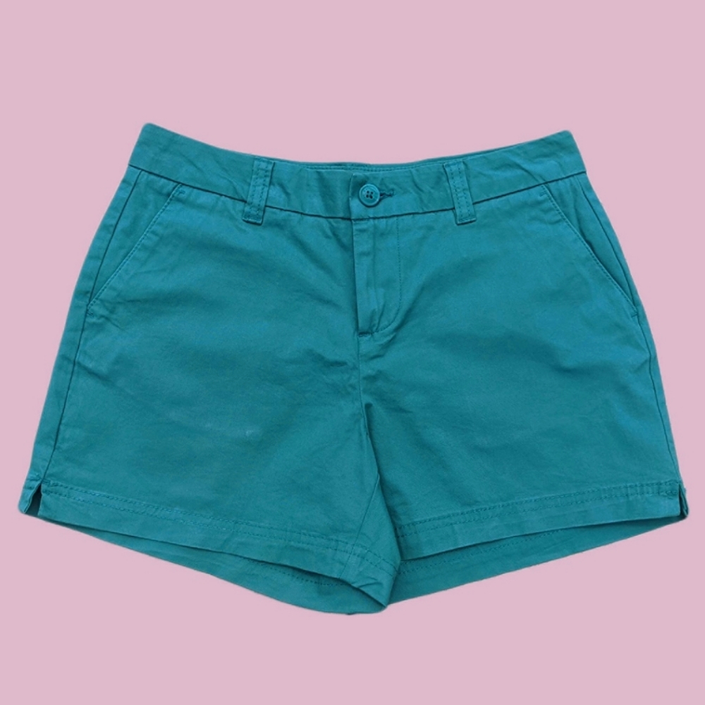 Green Magellan Outdoors hiking shorts with pockets. Size 2. Great condition.